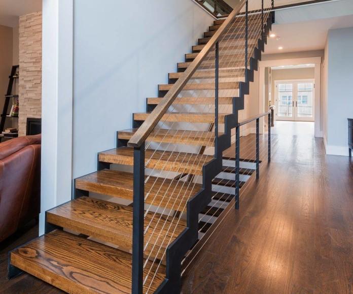 Фото Лестница на тяжелых косоурах из листа