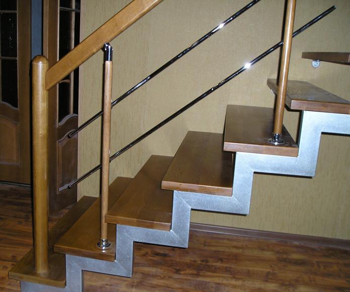 Фото Лестница на косоурах из профильной трубы