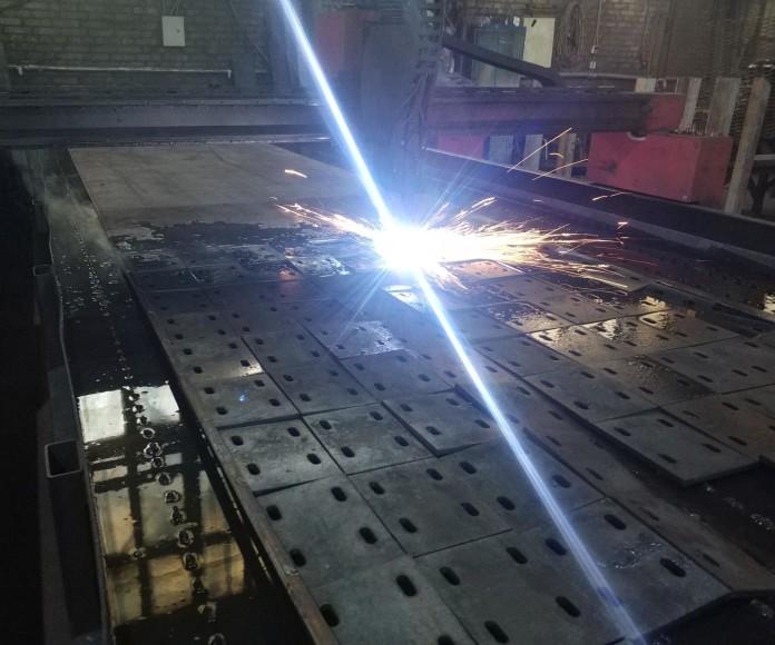 Фото Процесс Z-образной плазменной резки металла