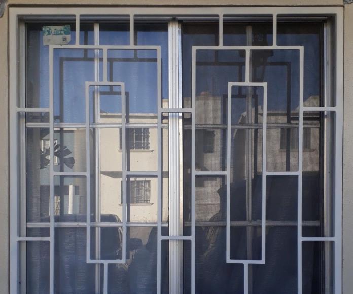 Фото Решетка оконная