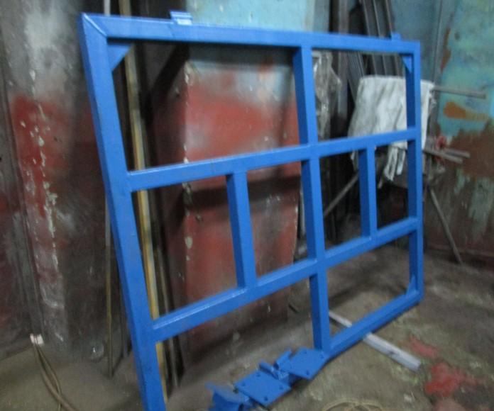 Фото Выполнен из трубы 60х60х4