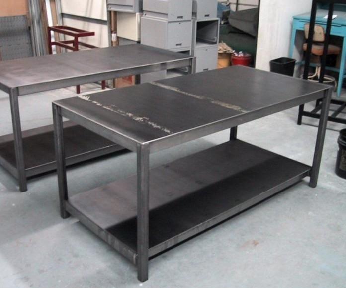 Фото Стол из черного металла