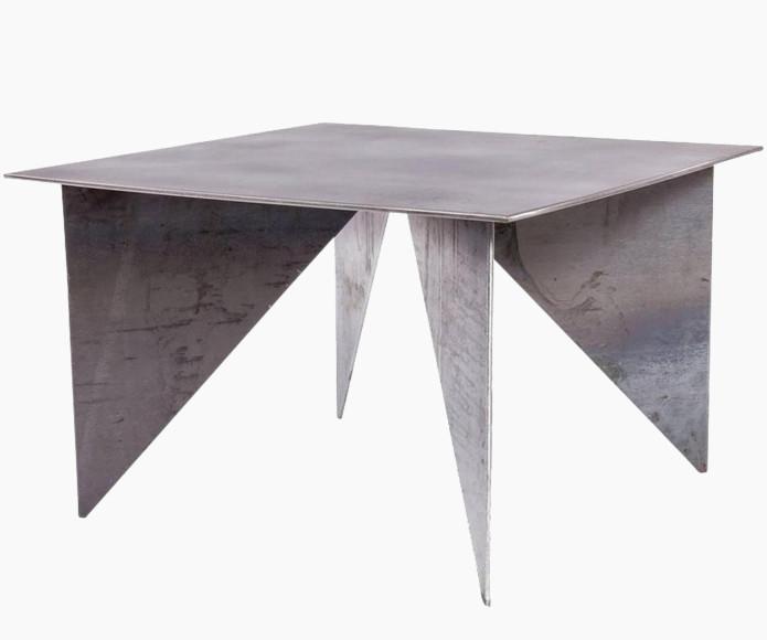 Фото Металлический журнальный столик