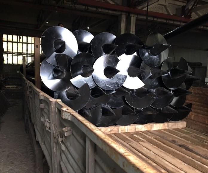 Фото Отправка партии винтовых свай из труба 159х5 мм