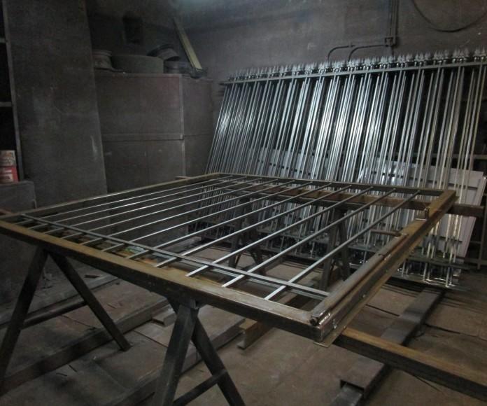 Фото Секция забора на сварочном столе