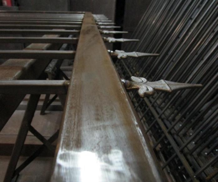 Фото Каркас воротины с наваренными пиками