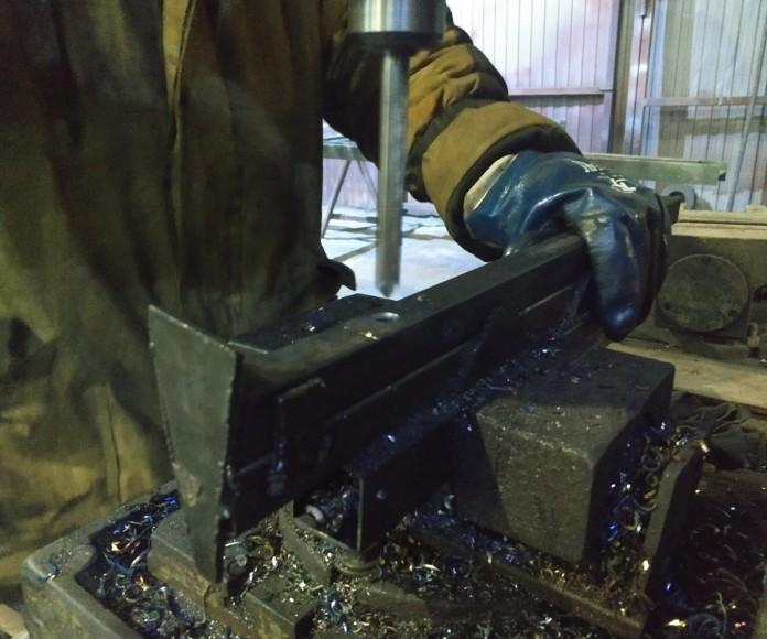 Фото Процесс сверления отверстий