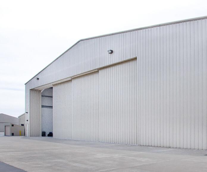 Фото Утепленный авиационный ангар