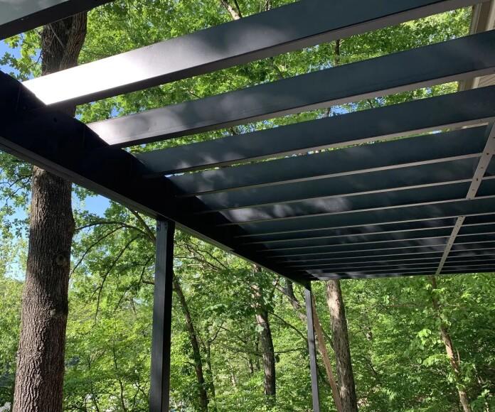 Фото Каркас навеса над верандой