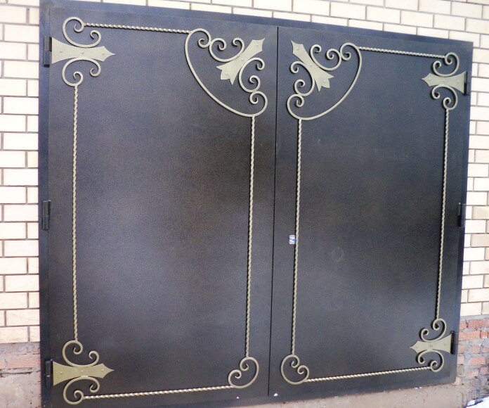 Фото Гаражные ворота с ковкой