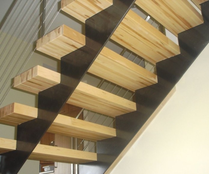 Лестница на косоурах из листа