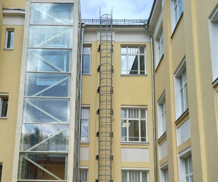 Фото Вертикальная лестница