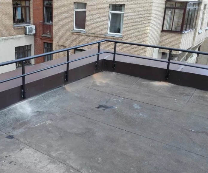 Кровельное ограждение 1200 мм для эксплуатируемой кровли