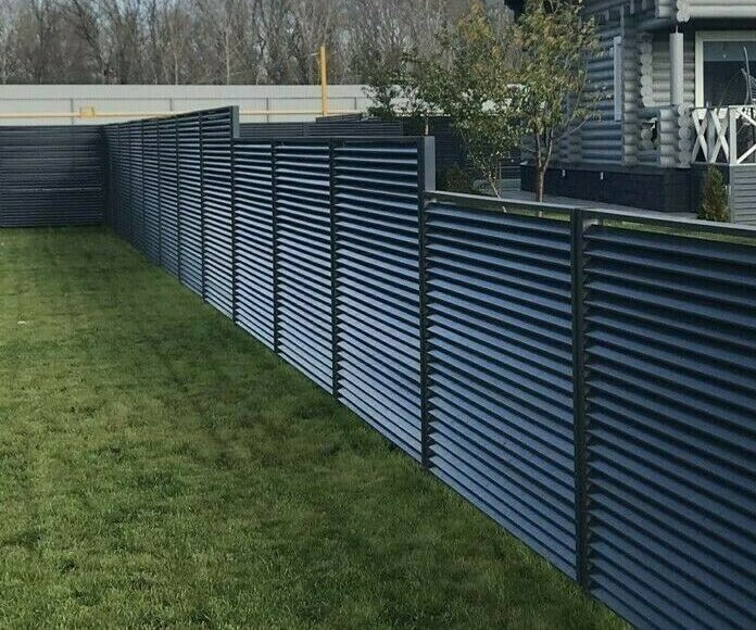 Забор жалюзи на винтовых сваях