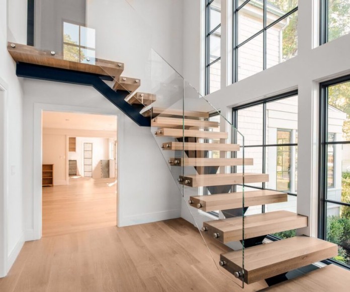 Фото Лестница на металлическом каркасе с поворотом на 90 градусов