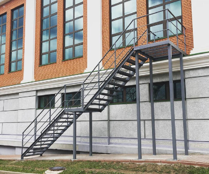 Лестница П-2 двухмаршевая прямая