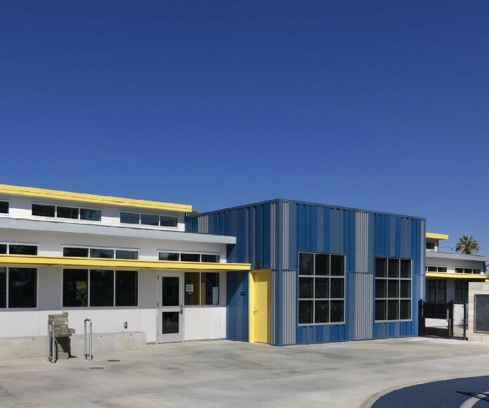 Фото Здание из сэндвич-панелей под офис 