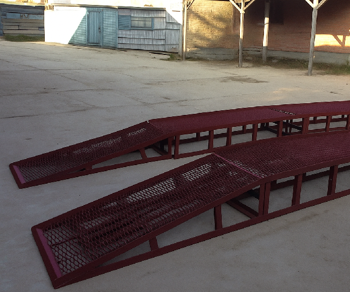 Пандус для автомобилей на объекте