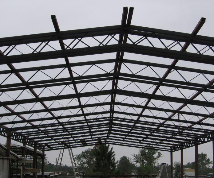 Фото Фермы из металла в кровле торгового центра