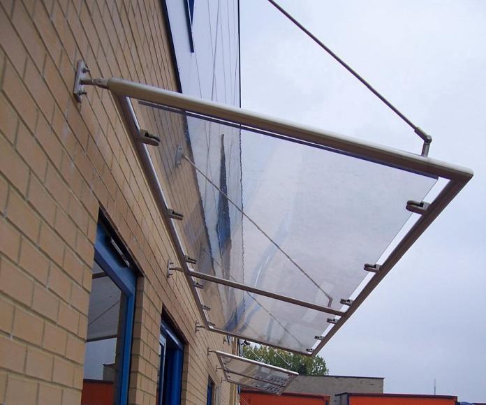 Фото Козырек из нержавейки и стекла