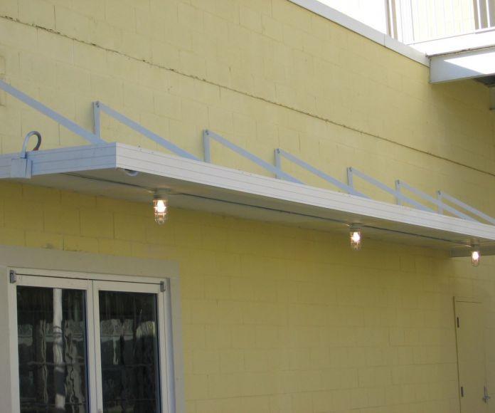 Фото Козырек сварной