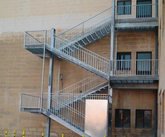 Пожарная лестница на 3 этажа