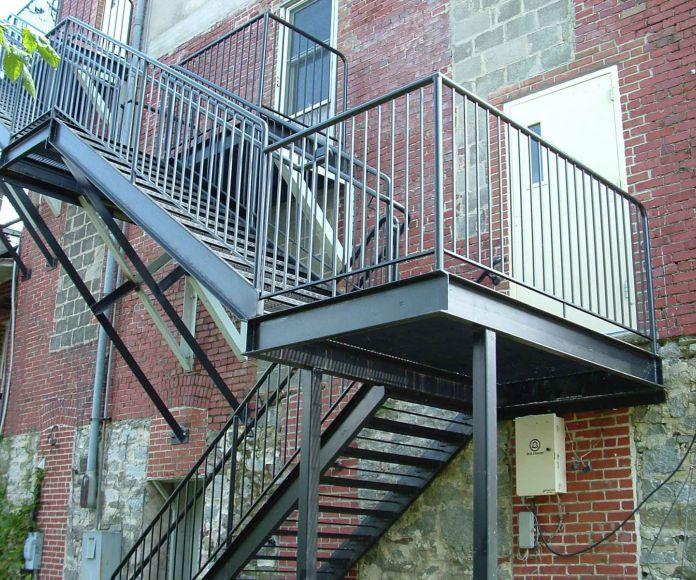 Уличные лестницы для дачи