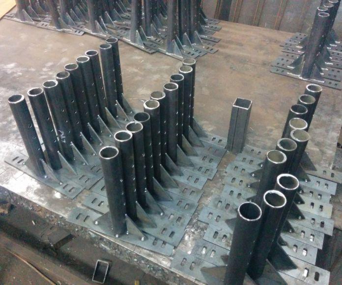 Фото Т-образные кронштейны с трубой