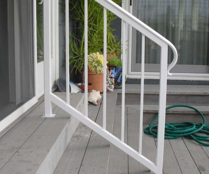 Фото Поручень для ступенек