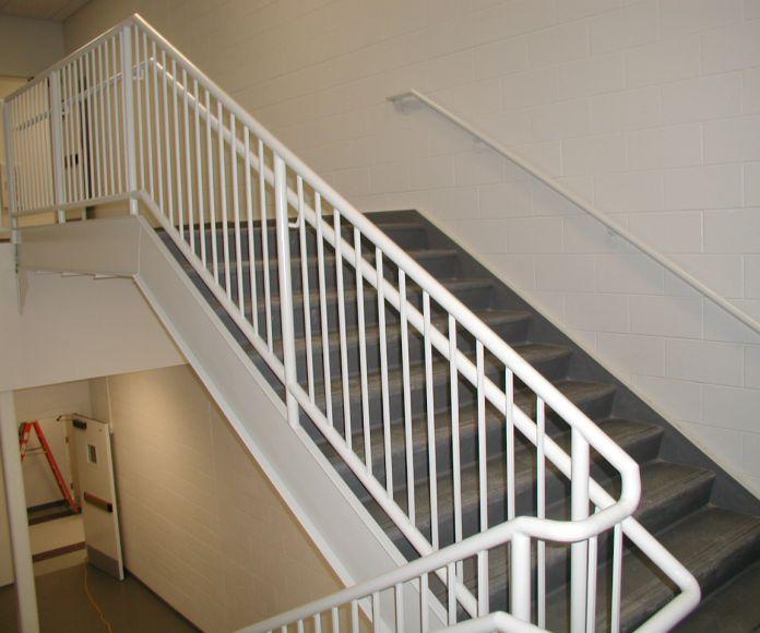 Фото Ограждение лестницы и площадки