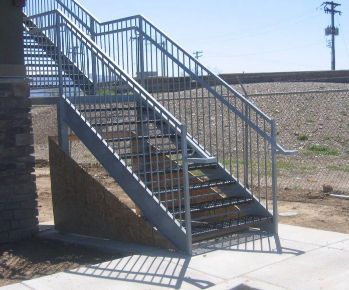 Фото Сварное ограждение для уличной лестницы