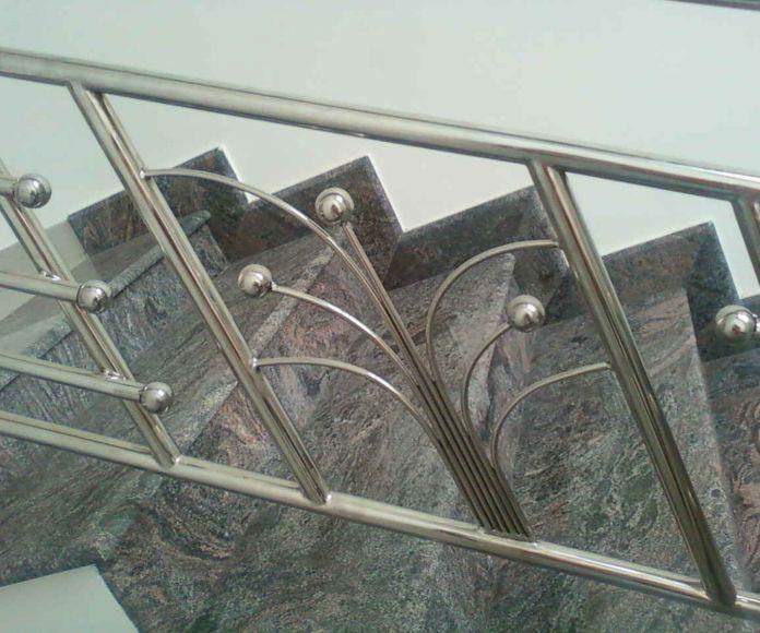 Фото Перила с декоративными элементами