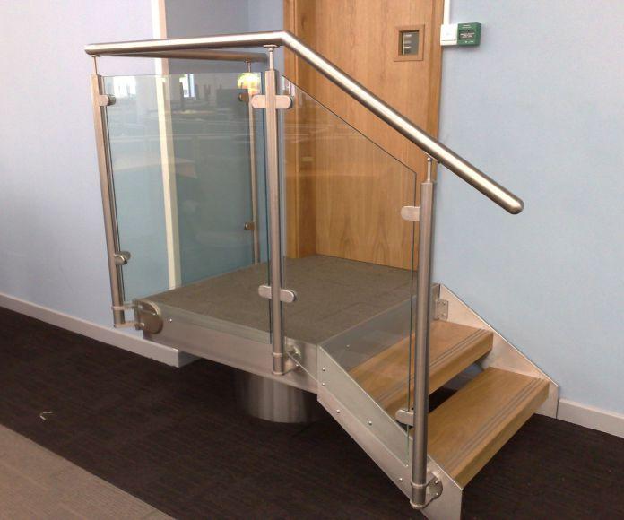 Фото Перила со стеклянными элементами