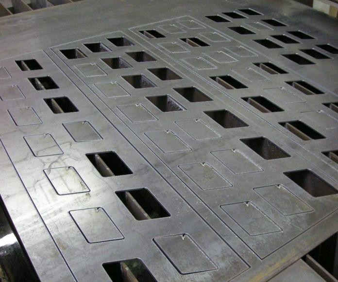 Фото Резка пластин из листа 4 мм