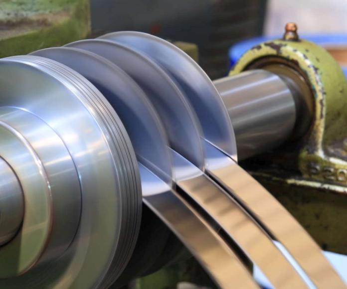 Фото Процесс продольной резки