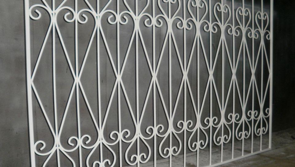 Белый сварной забор