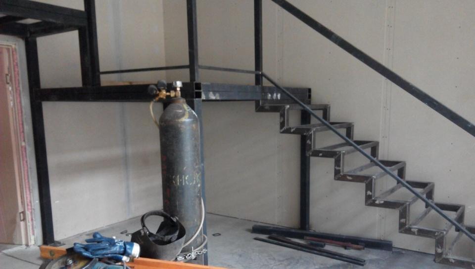 Мезонин с лестницей