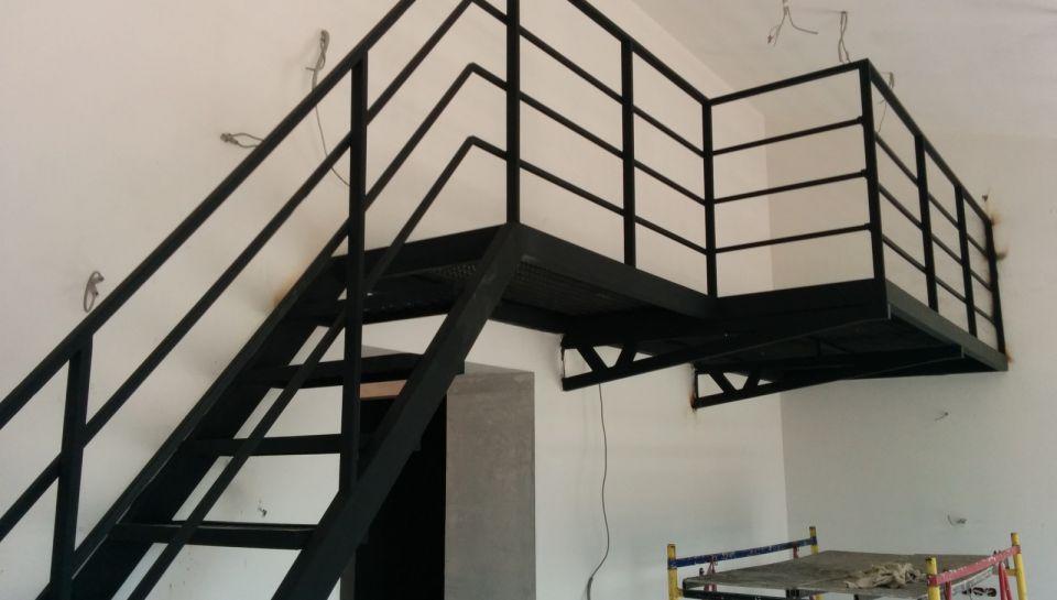 Лестница и площадка в частном доме